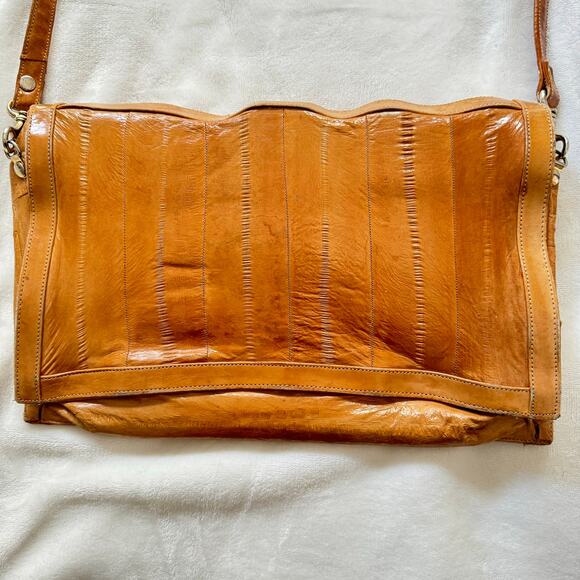 Vintage 1970s Eel Skin Satchel Crossbody Pocketed Caramel Colored Boho Purse - Picture 11 of 13